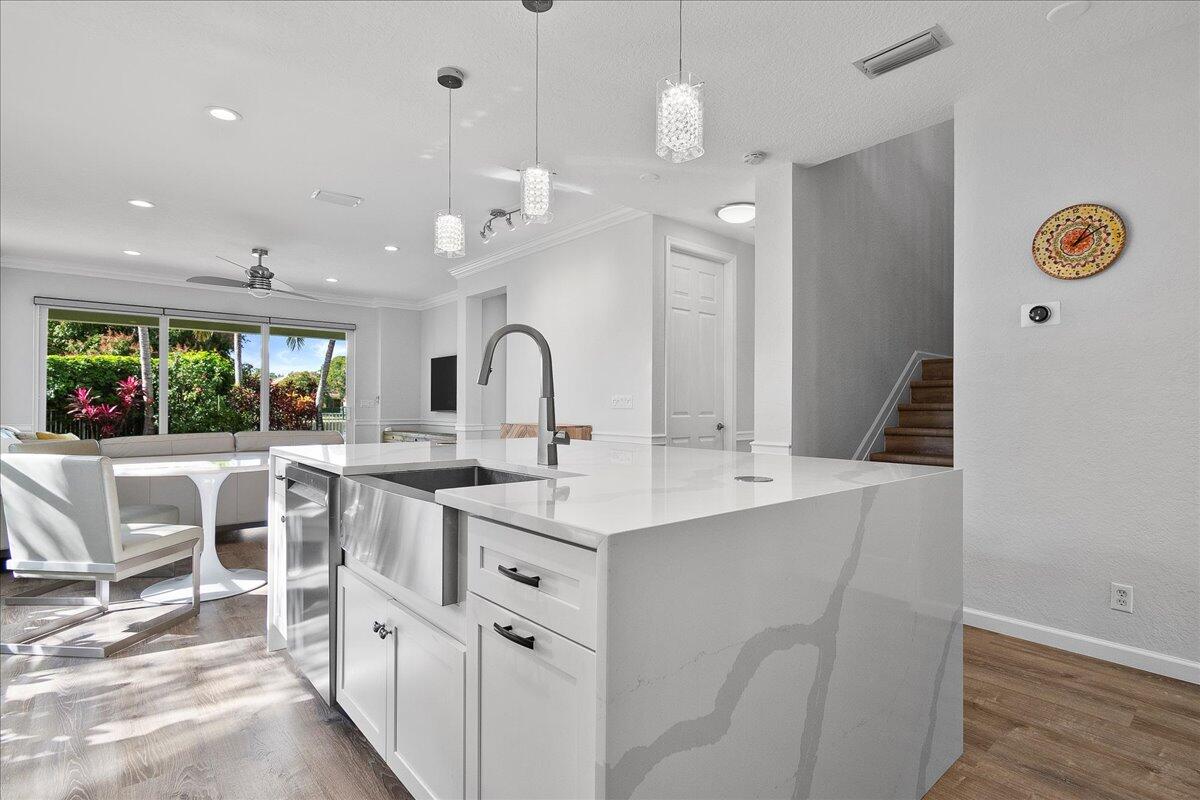 102 Mulberry Grove Road West Palm Beach, FL 33411 - Photo 8 of 45 Large Waterfall Island