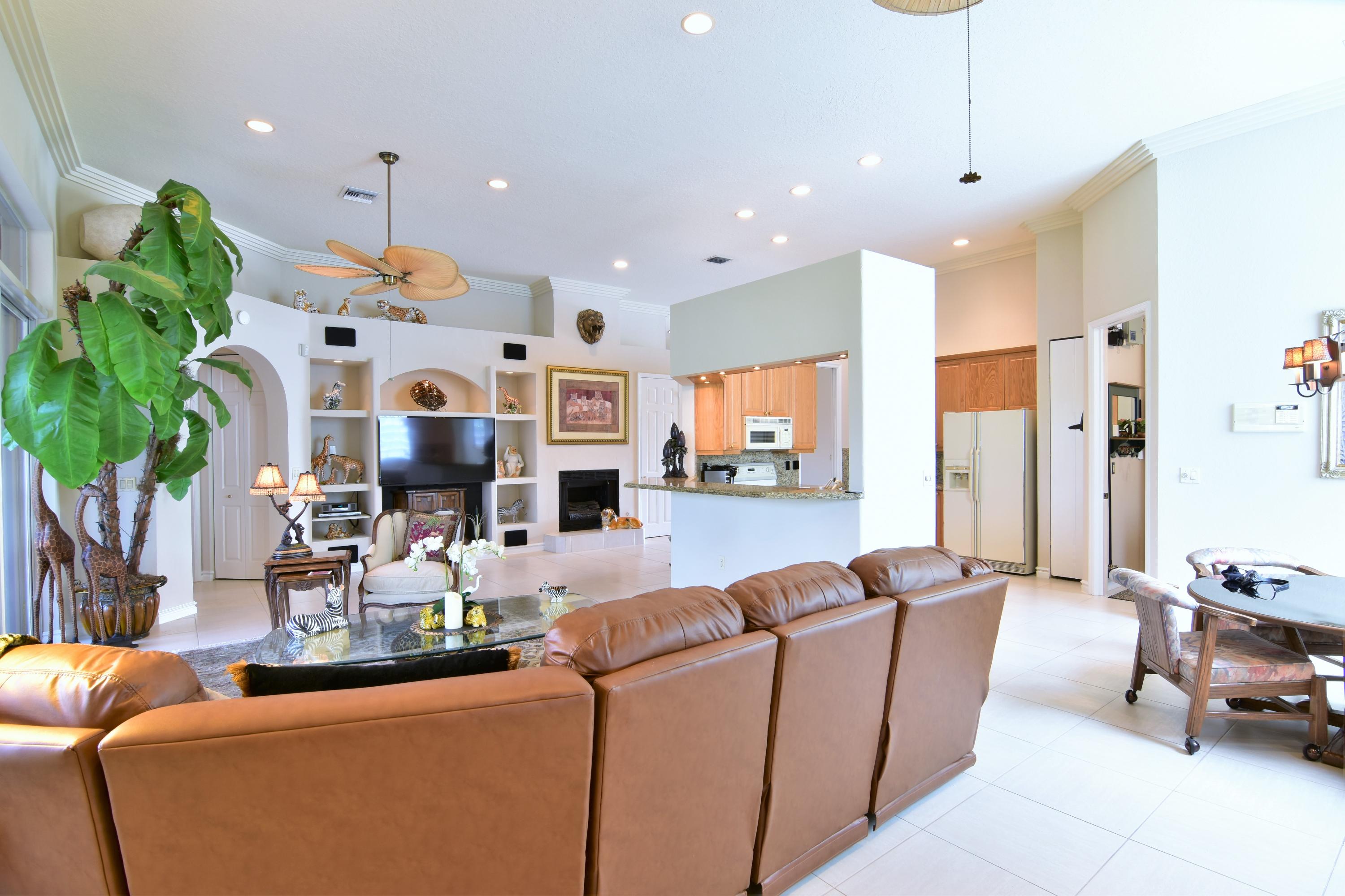 6718 Portside Drive Boca Raton, FL 33496 - Photo 10 of 34 Family Room/Living