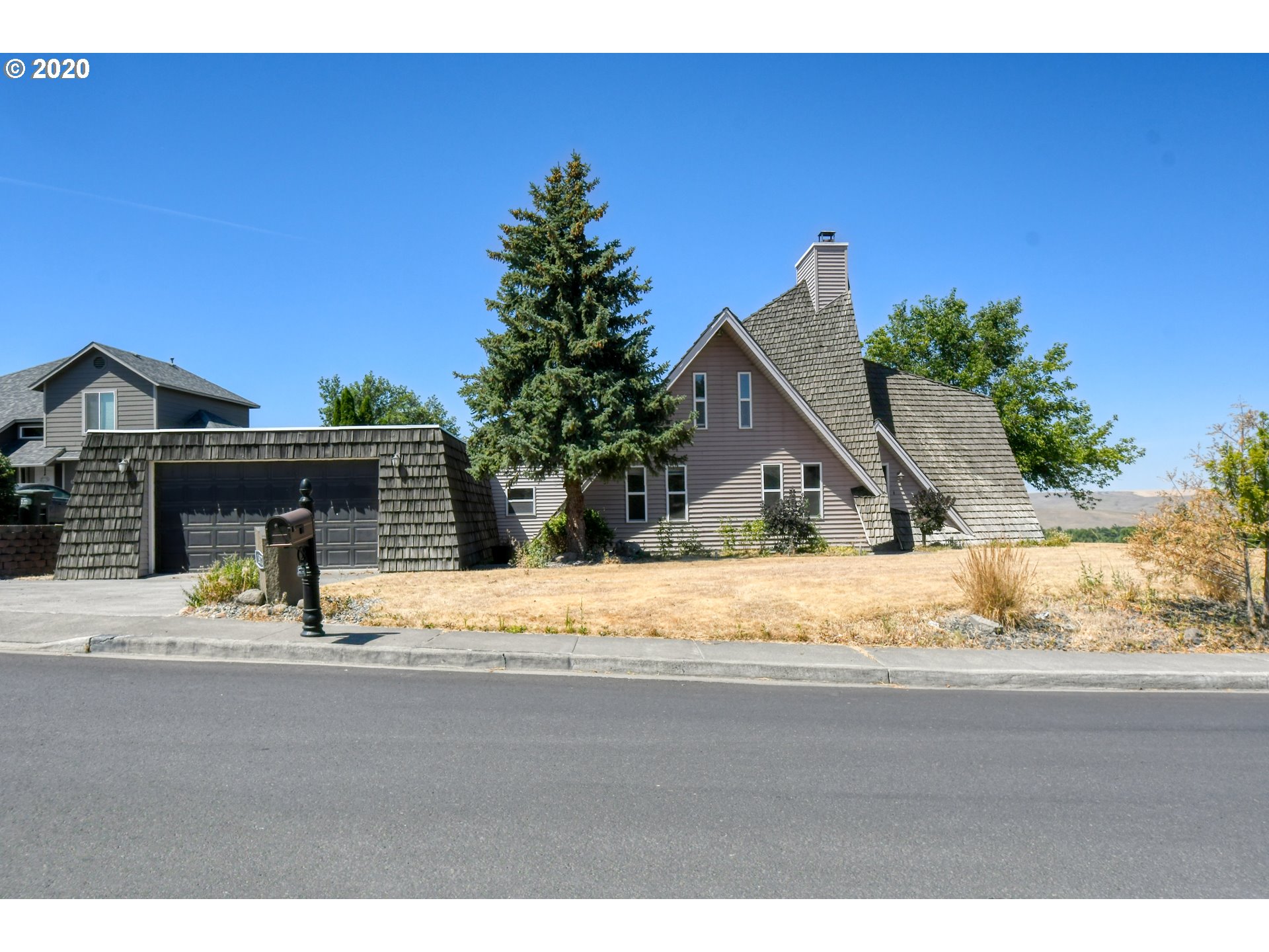 1802 Southwest Perkins Avenue Pendleton, OR 97801 - Photo 1 of 32