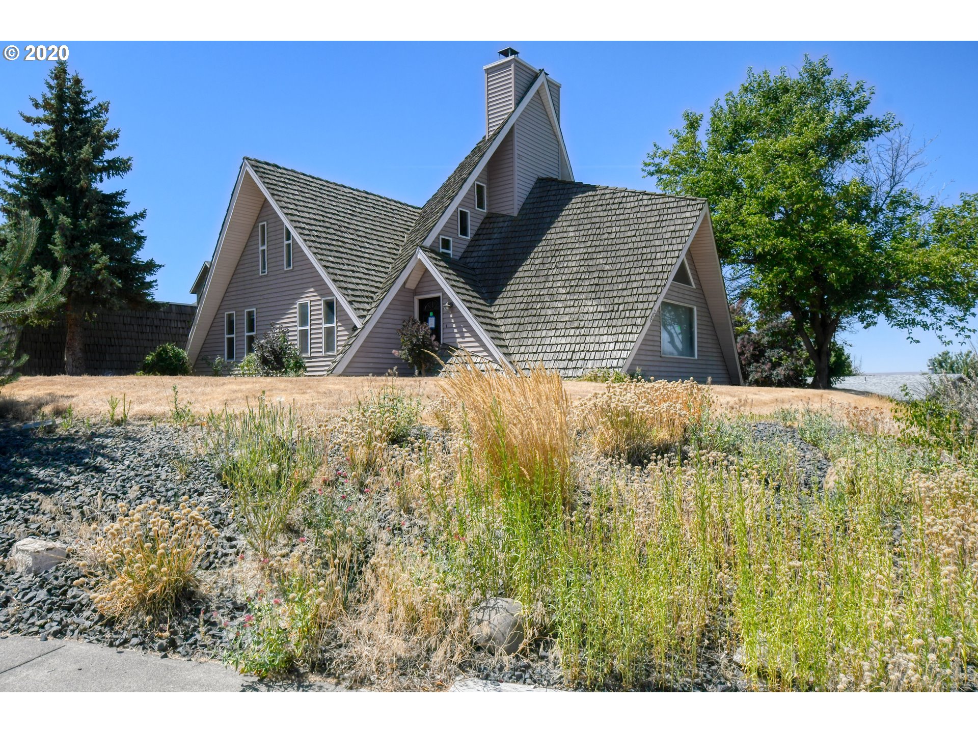1802 Southwest Perkins Avenue Pendleton, OR 97801 - Photo 2 of 32