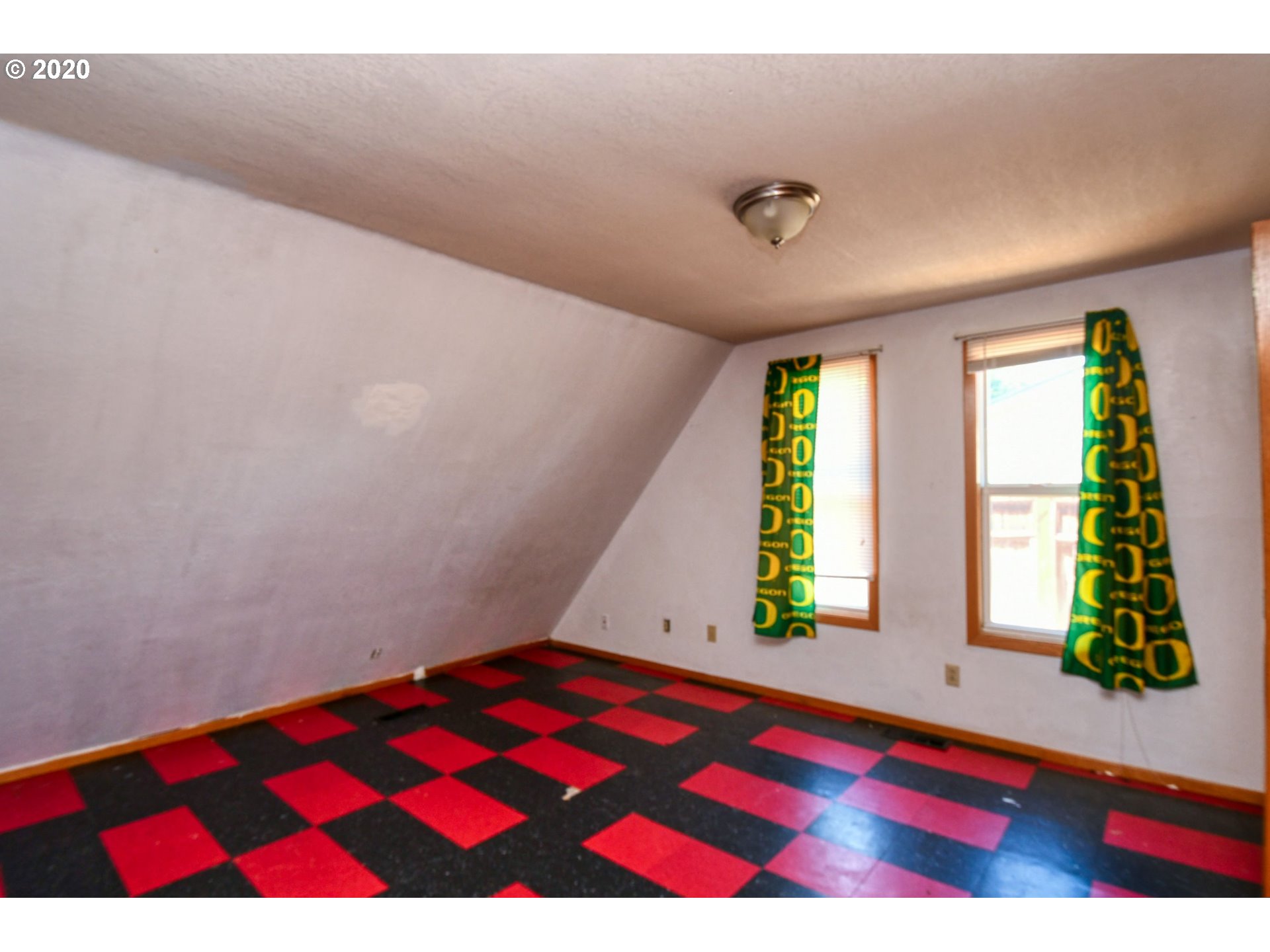 1802 Southwest Perkins Avenue Pendleton, OR 97801 - Photo 17 of 32