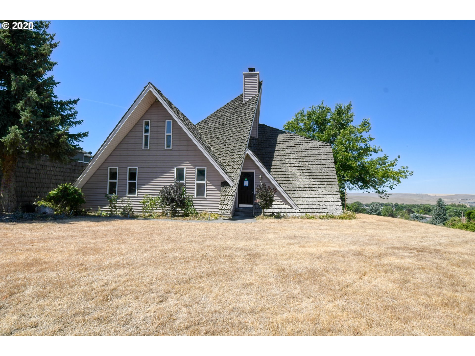 1802 Southwest Perkins Avenue Pendleton, OR 97801 - Photo 3 of 32