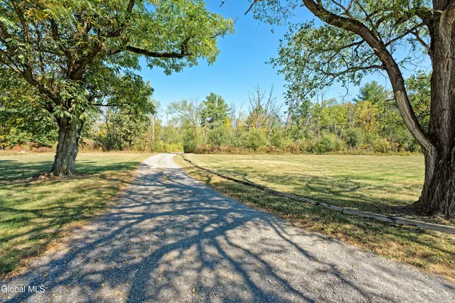 $549,500 | 100 Bally Bay Lane, Guilderland, NY 12009