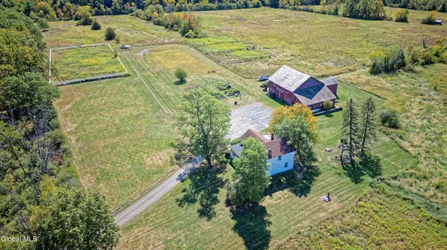 $549,500 | 100 Bally Bay Lane, Guilderland, NY 12009