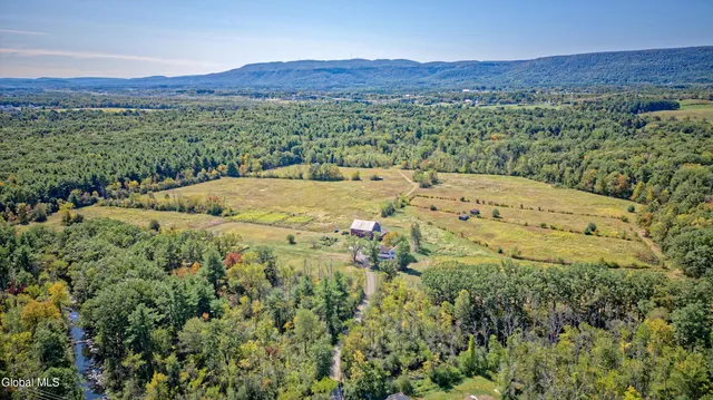 $549,500 | 100 Bally Bay Lane, Guilderland, NY 12009