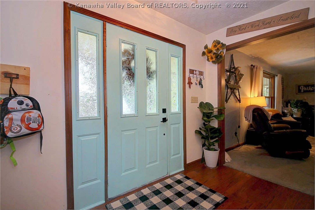 229 Rock Branch Road Poca, WV 25159 - Photo 4 of 50 Foyer