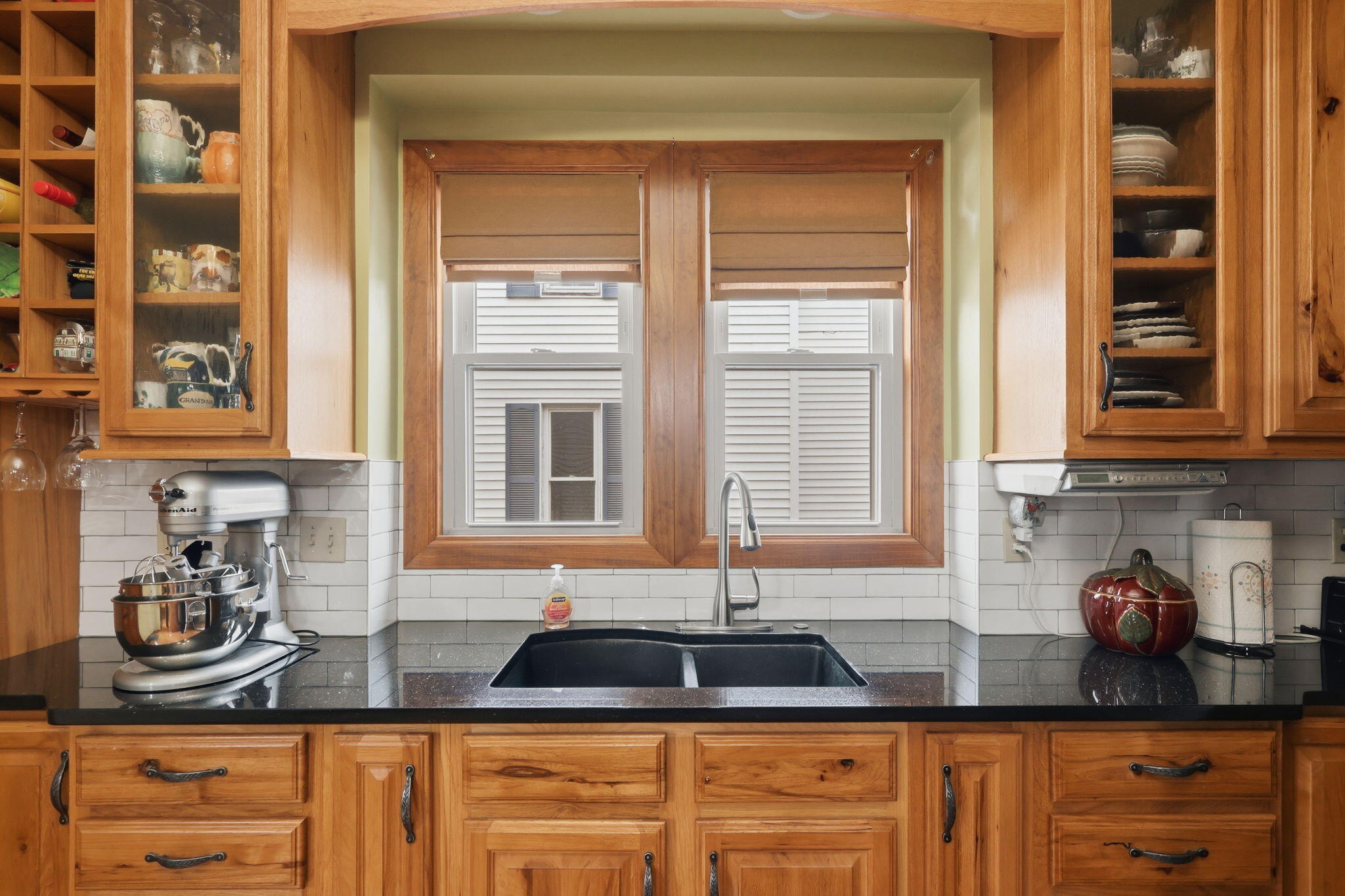 312 Perry Street Albion, MI 49224 - Photo 9 of 24 10-web-or-mls-2z6a6829 colin gipson-tans