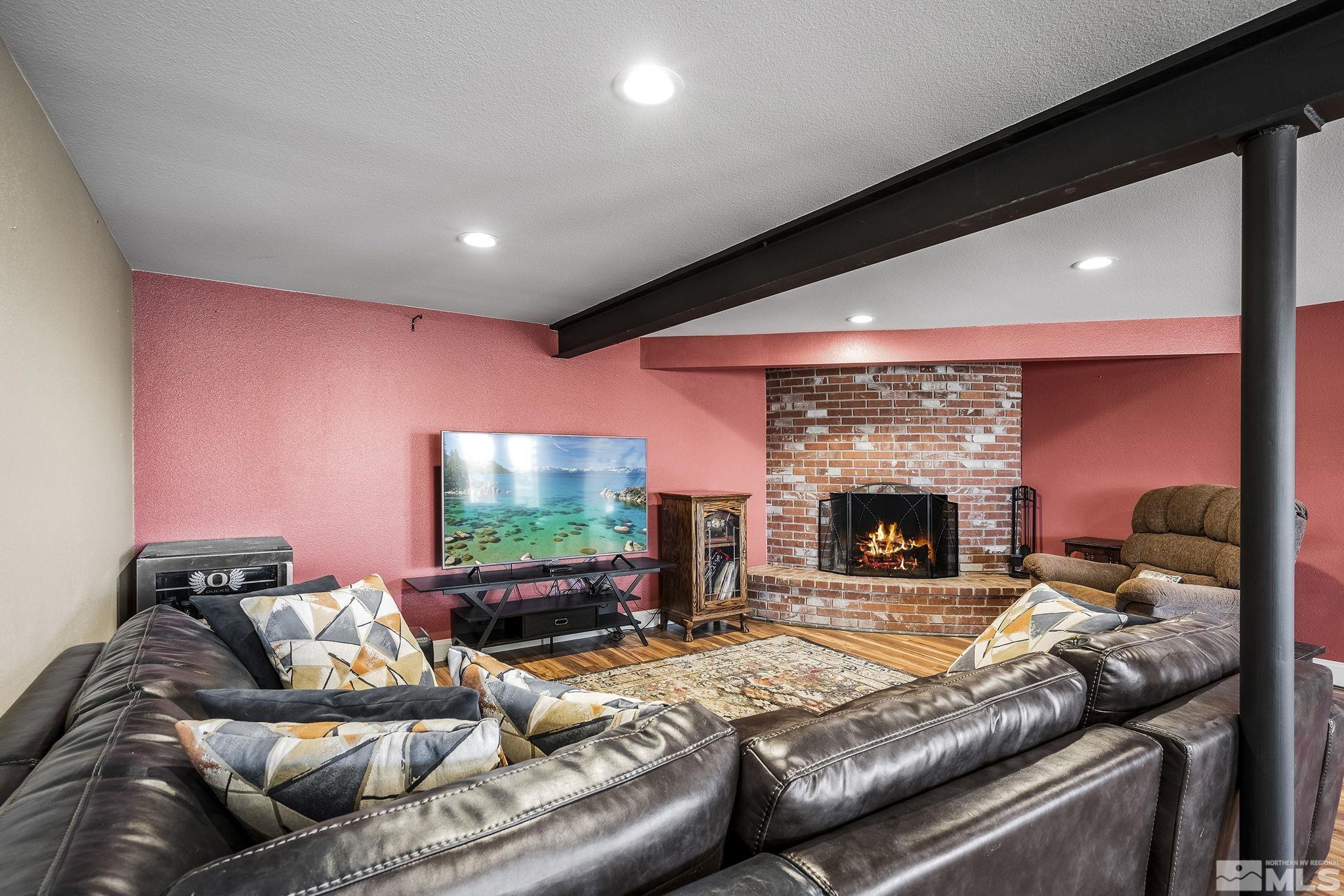 3290 Sunnyvale Avenue Reno, NV 89509 - Photo 20 of 32 a living room with furniture and a flat screen tv