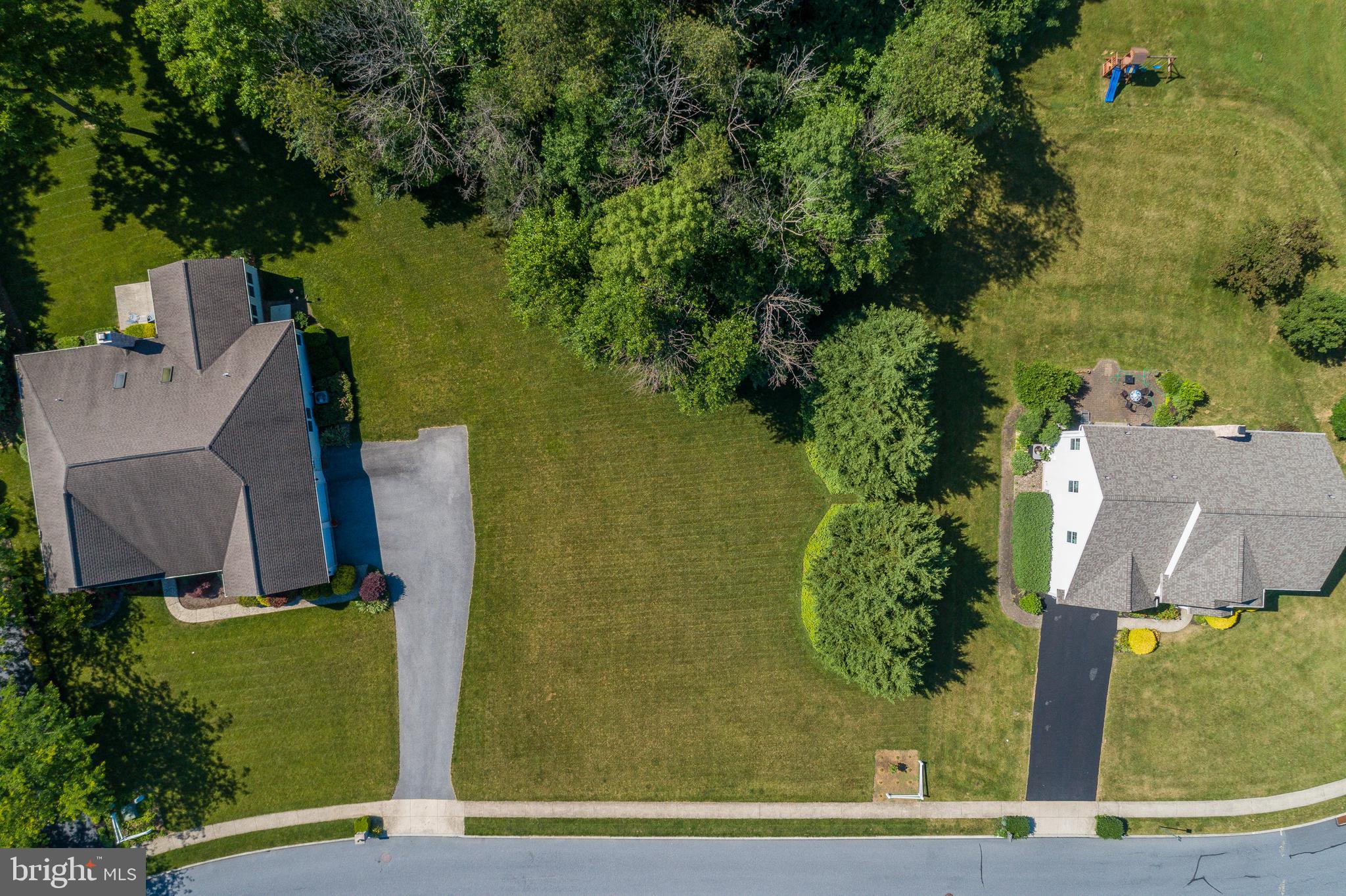 142 Herington Drive Sinking Spring, PA 19608 - Photo 5 of 11 Gallery Image 5