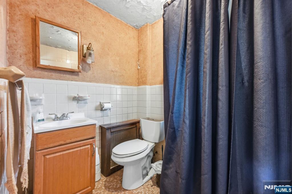 809 Elm Avenue Ridgefield, NJ 07657 - Photo 17 of 26 Gallery Image 17