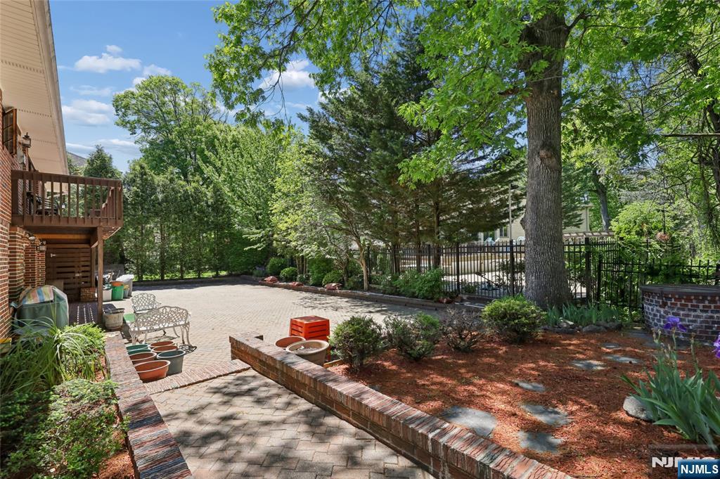 12 Beverly Road Englewood Cliffs, NJ 07632 - Photo 32 of 36