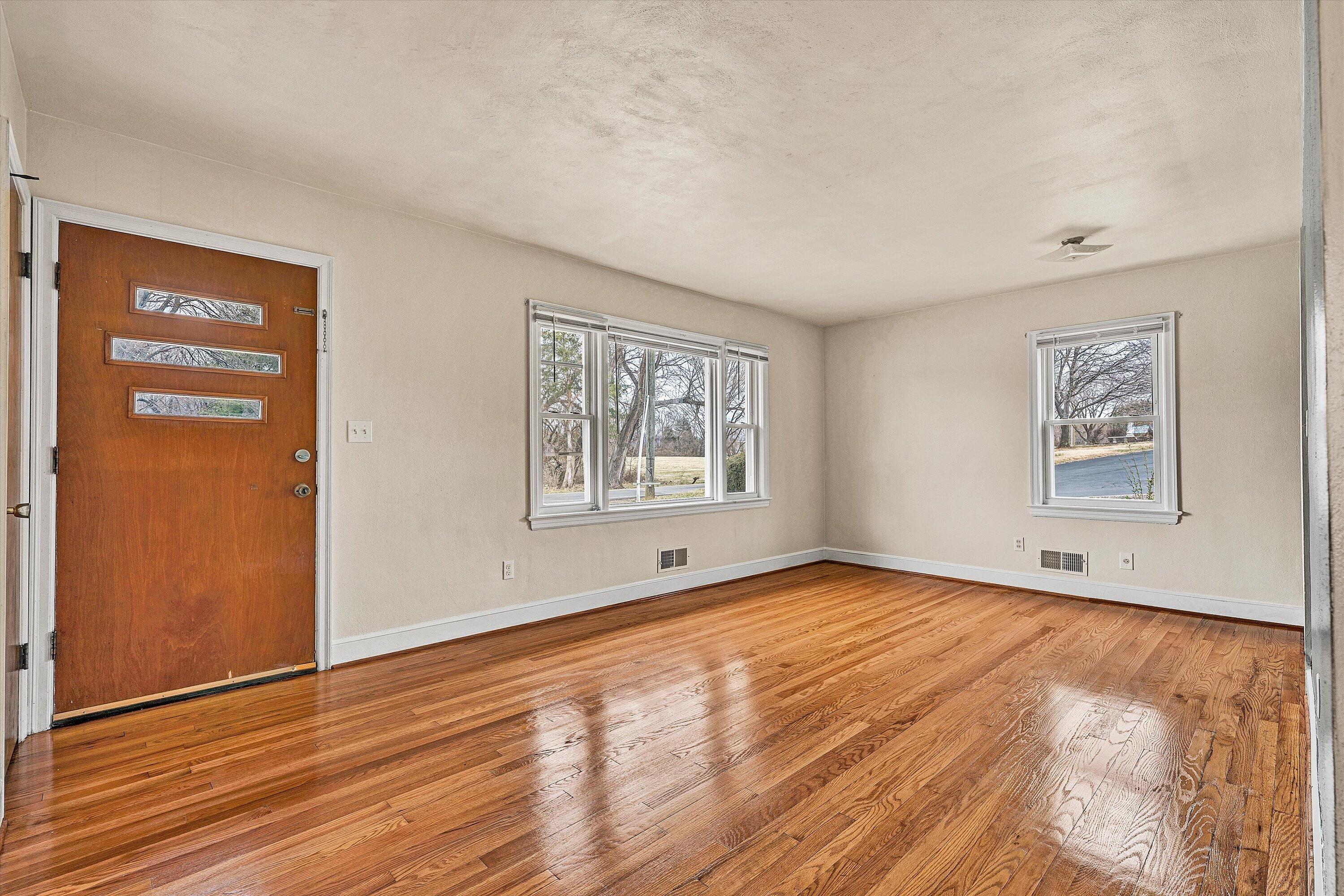 5120 Florist Road Roanoke, VA 24012 - Photo 3 of 14 5120 Florist