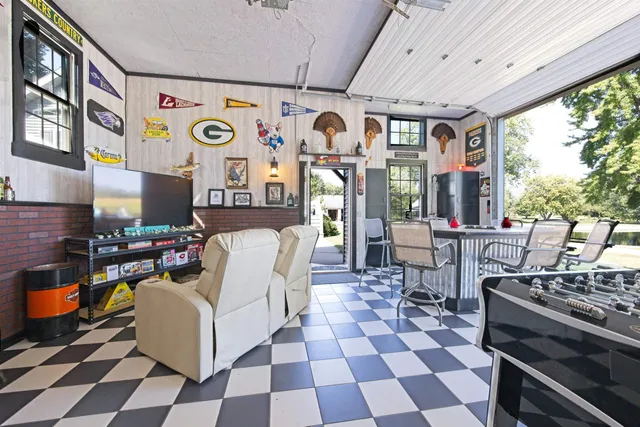 $899,900 | W5308 County Road, Rio, WI 53960