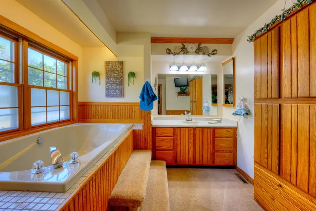 $899,900 | W5308 County Road, Rio, WI 53960