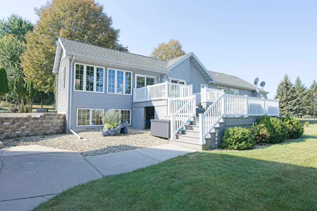 $899,900 | W5308 County Road, Rio, WI 53960