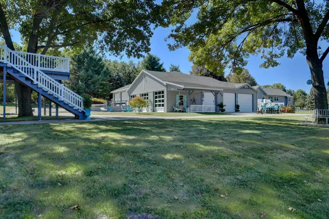 $899,900 | W5308 County Road, Rio, WI 53960