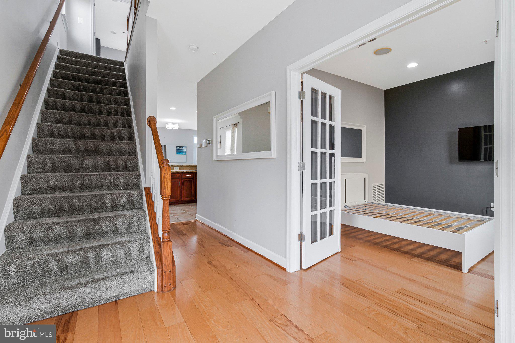 11718 Leesborough Circle Silver Spring, MD 20902 - Photo 7 of 42 Foyer