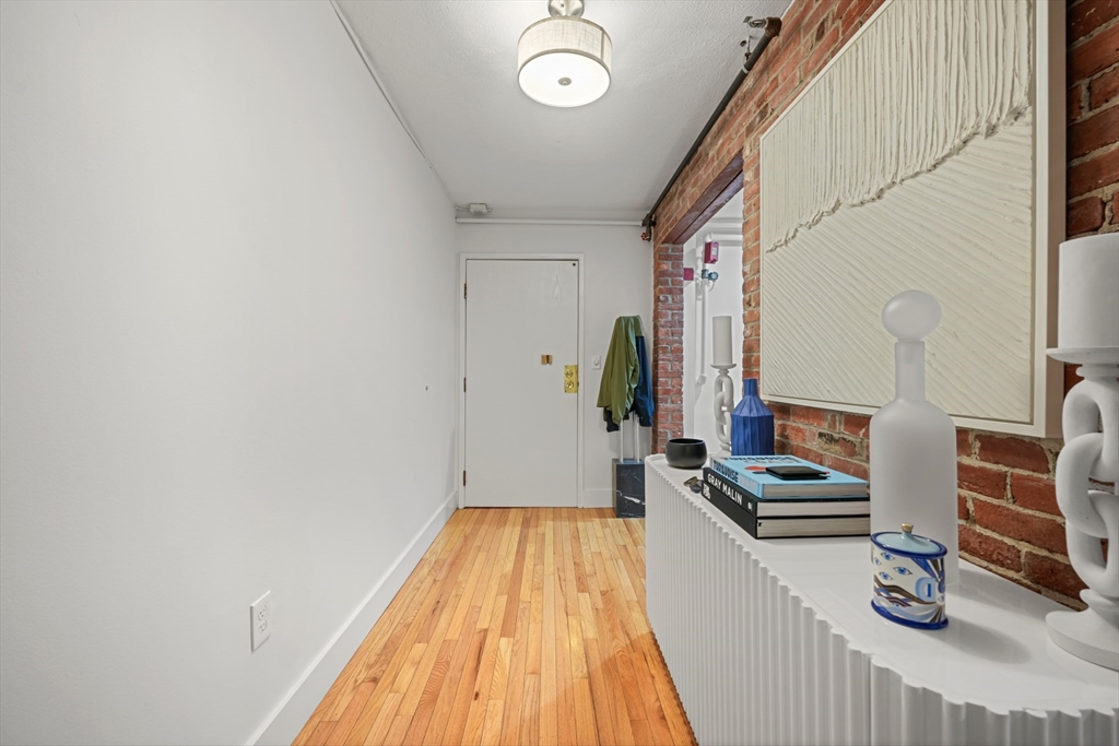 9 Appleton Street, Unit M2 Boston, MA 02116 - Photo 9 of 10
