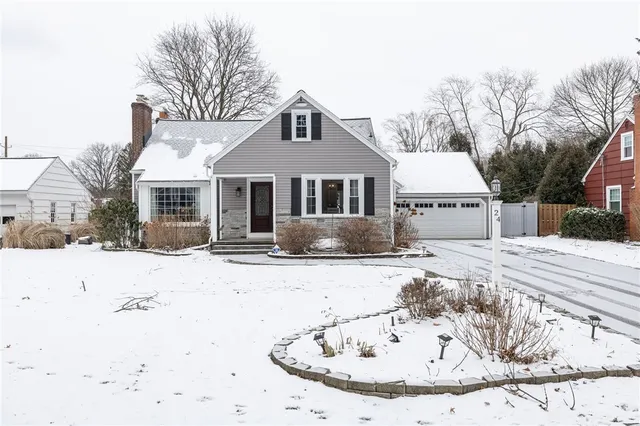 $299,900 | 24 Woodcrest Drive, Penfield, NY 14625