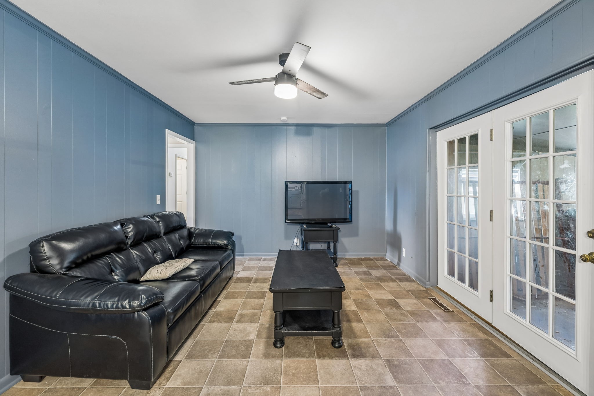1246 Apache Lane Madison, TN 37115 - Photo 5 of 21 a living room with furniture and a flat screen tv