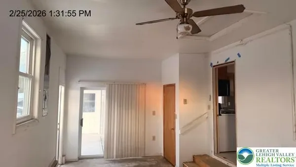 a view of entryway with livingroom