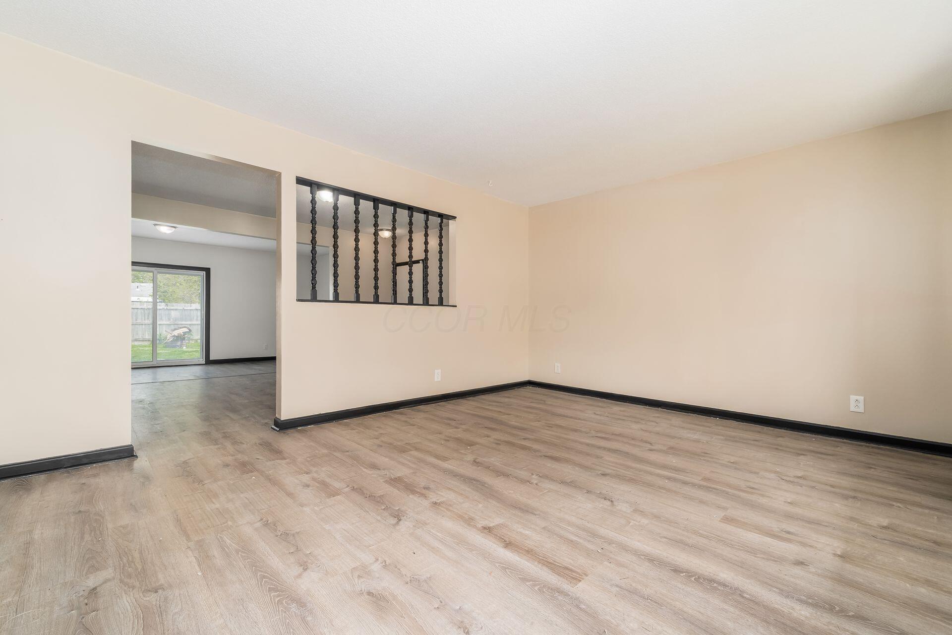 2594 Hubbell Road Columbus, OH 43232 - Photo 6 of 26 Living room (3)