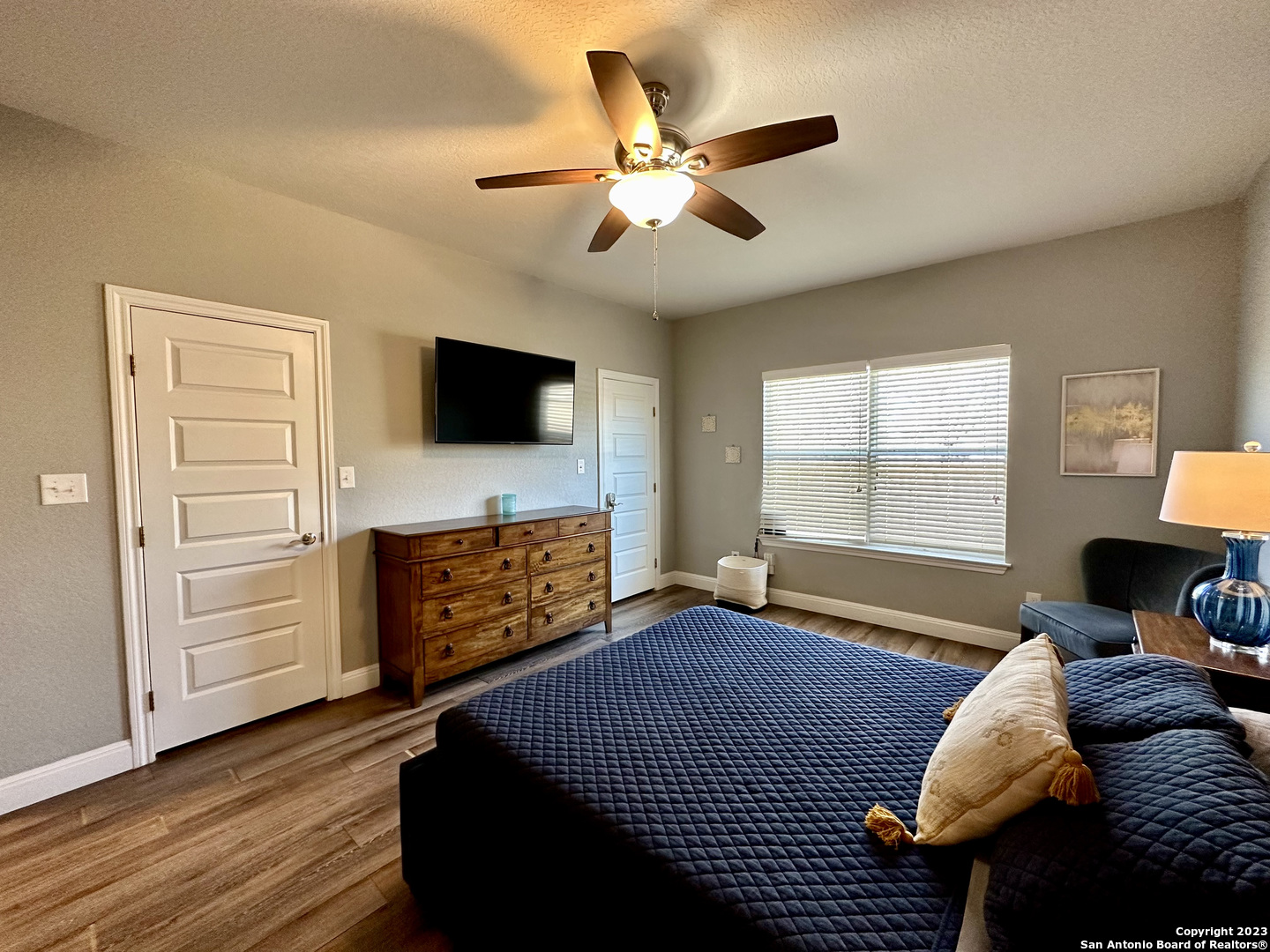 223 Rudolph San Antonio, TX 78202 - Photo 21 of 24 a bedroom with a bed and a flat screen tv