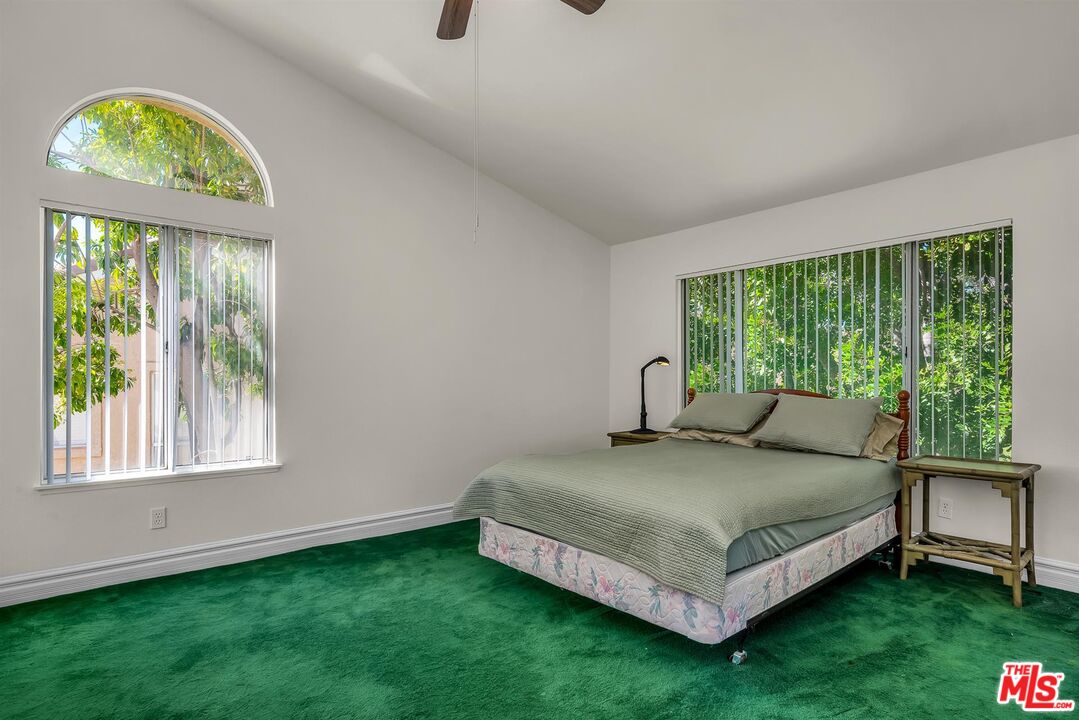 455 Kennerick Lane Simi Valley, CA 93065 - Photo 14 of 32