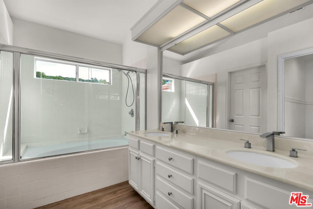 455 Kennerick Lane Simi Valley, CA 93065 - Photo 17 of 32