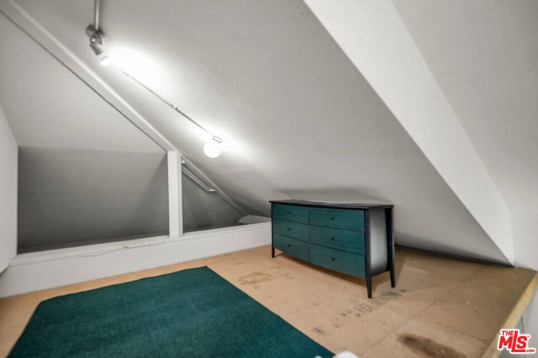 455 Kennerick Lane Simi Valley, CA 93065 - Photo 20 of 32