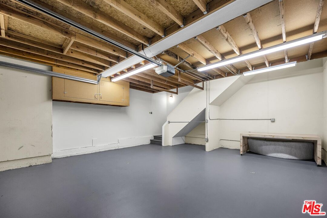 455 Kennerick Lane Simi Valley, CA 93065 - Photo 21 of 32