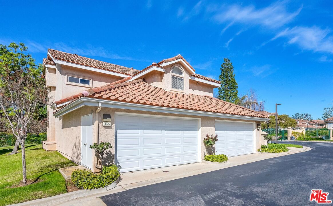 455 Kennerick Lane Simi Valley, CA 93065 - Photo 23 of 32