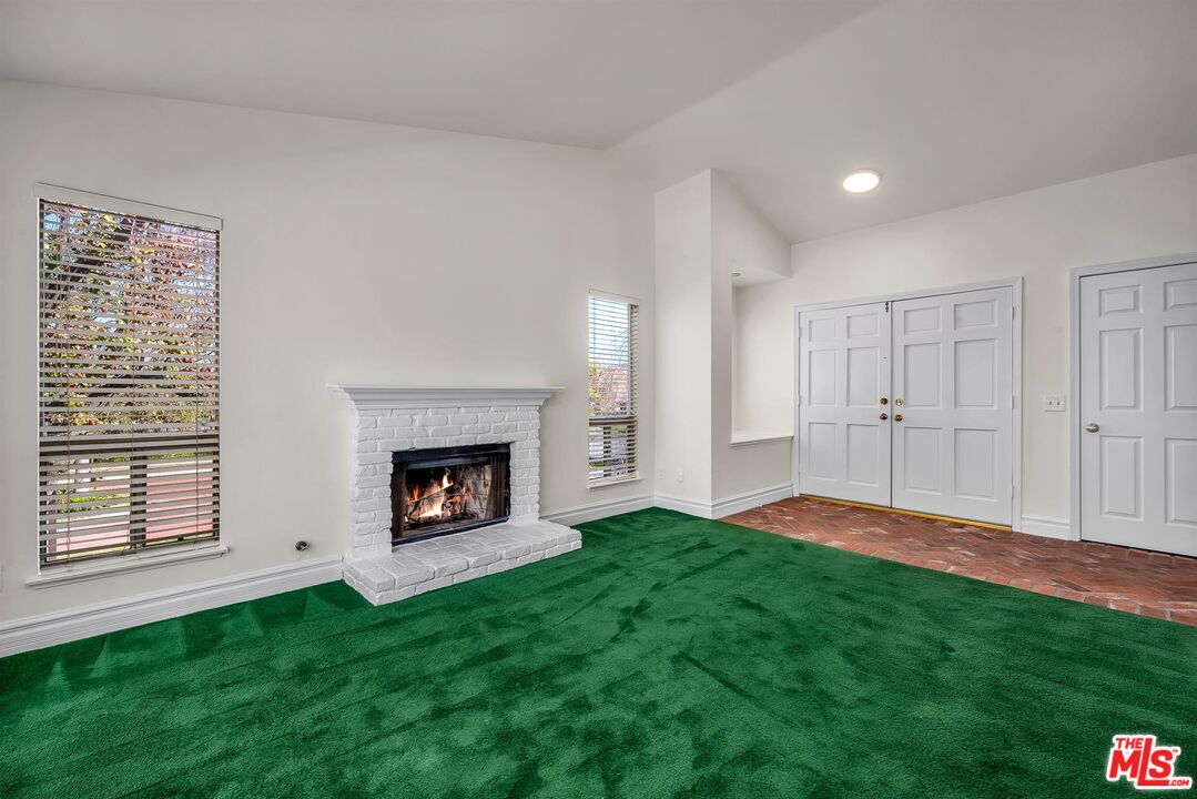 455 Kennerick Lane Simi Valley, CA 93065 - Photo 3 of 32