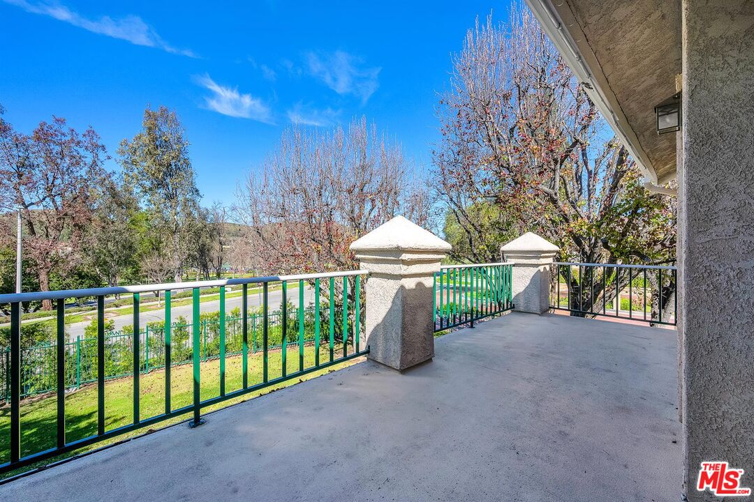 455 Kennerick Lane Simi Valley, CA 93065 - Photo 9 of 32