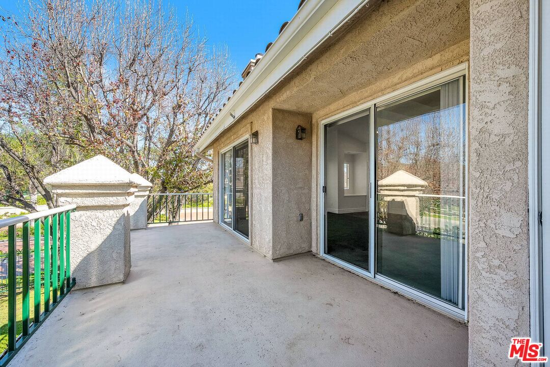 455 Kennerick Lane Simi Valley, CA 93065 - Photo 10 of 32