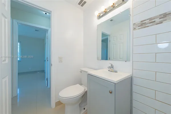 $1,800 | Kelsey City, Lake Park, FL 33403