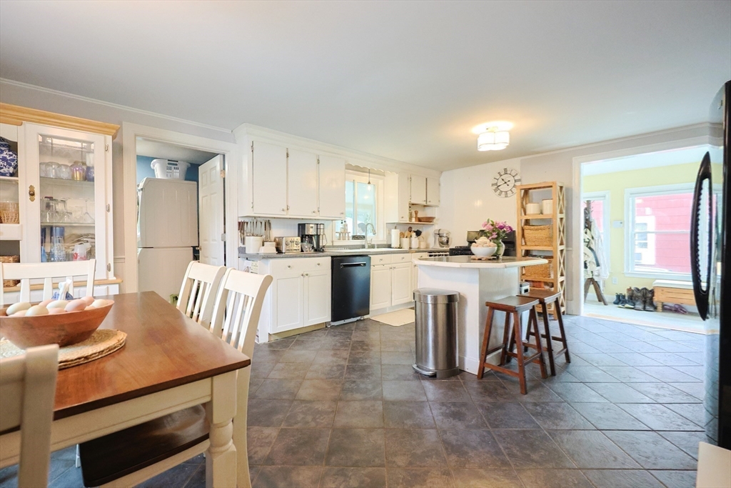 43 Thompson Street Maynard, MA 01754 - Photo 10 of 35