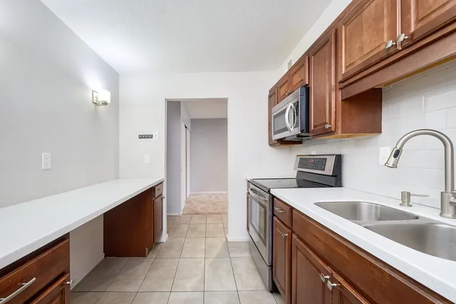 $143,000 | 6423 Colony Way, Unit 2G, Edina, MN 55435