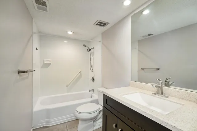 $143,000 | 6423 Colony Way, Unit 2G, Edina, MN 55435