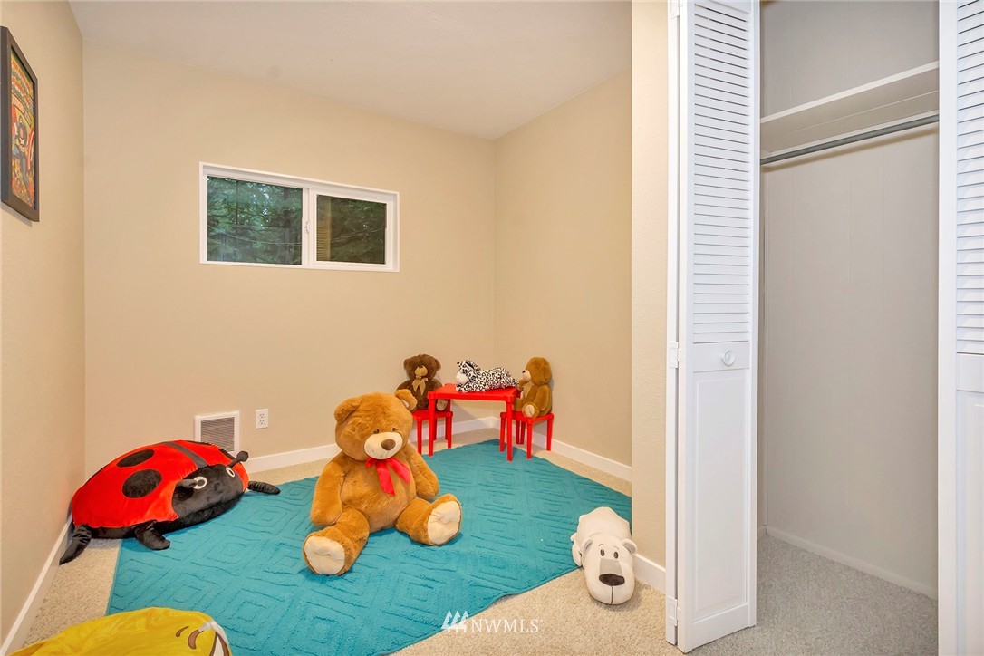 27607 Parcells Road Northeast Kingston, WA 98346 - Photo 16 of 25 Gallery Image 16