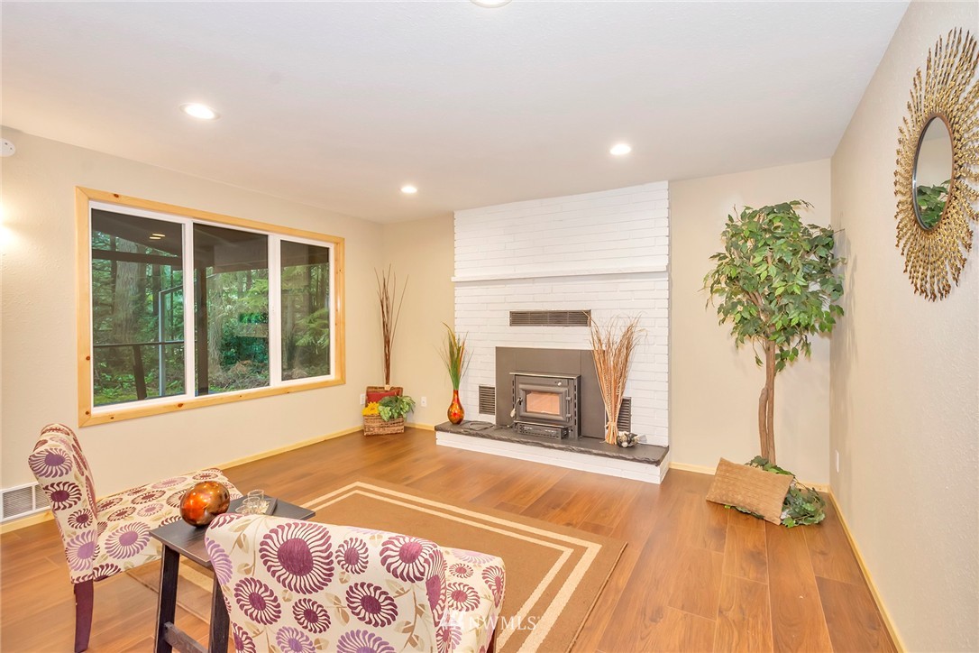 27607 Parcells Road Northeast Kingston, WA 98346 - Photo 5 of 25 Gallery Image 5