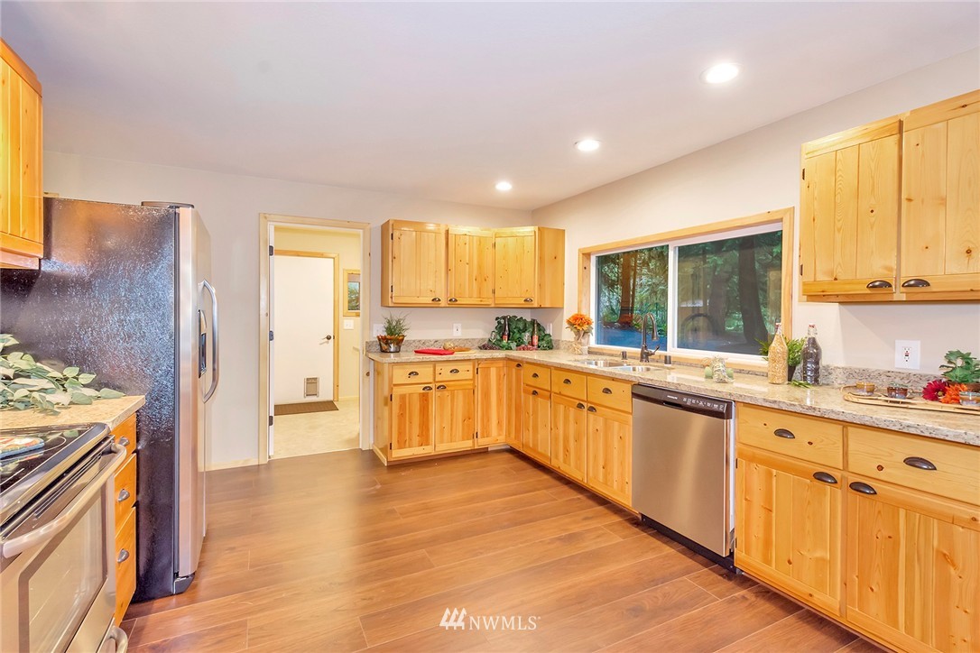 27607 Parcells Road Northeast Kingston, WA 98346 - Photo 8 of 25 Gallery Image 8