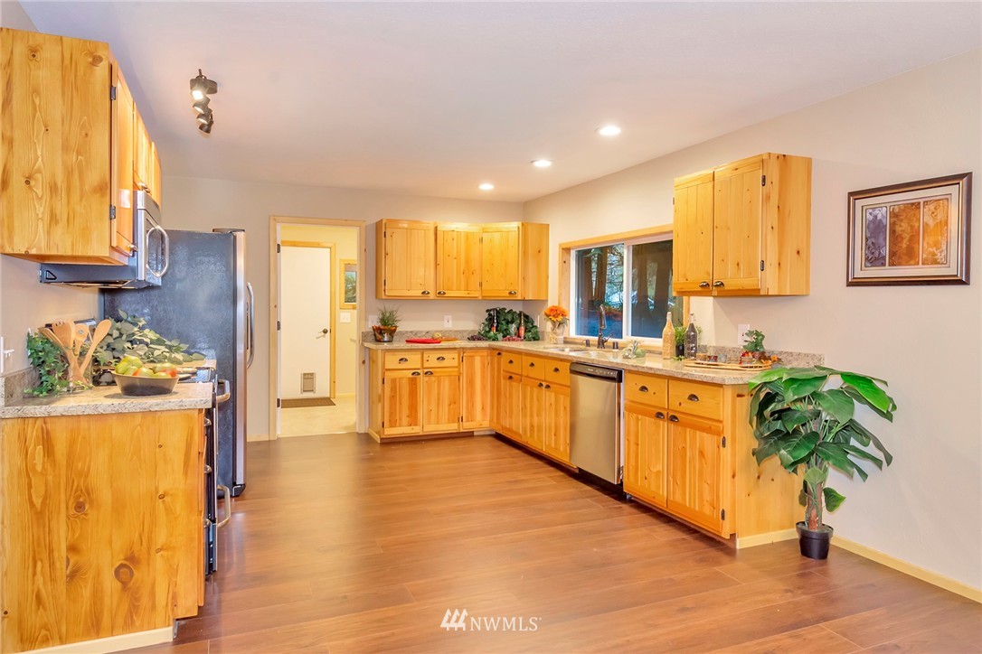 27607 Parcells Road Northeast Kingston, WA 98346 - Photo 10 of 25 Gallery Image 10