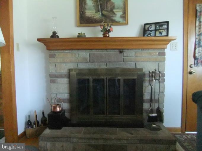12268 Pleasant Valley Road Smithsburg, MD 21783 - Photo 13 of 30 Living Room