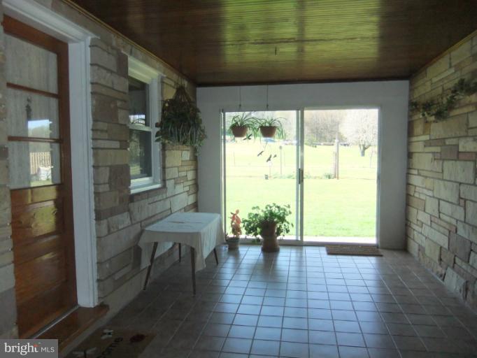 12268 Pleasant Valley Road Smithsburg, MD 21783 - Photo 17 of 30 Interior (General)