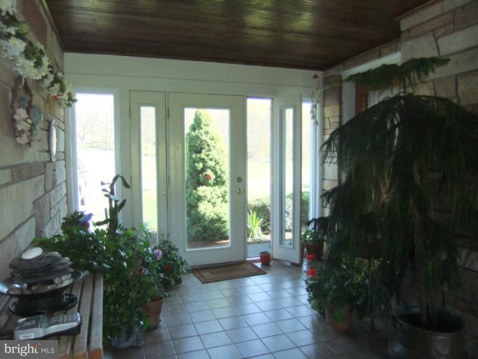 12268 Pleasant Valley Road Smithsburg, MD 21783 - Photo 27 of 30 Interior (General)