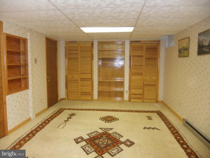 12268 Pleasant Valley Road Smithsburg, MD 21783 - Photo 5 of 30 Family Room