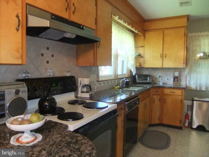 12268 Pleasant Valley Road Smithsburg, MD 21783 - Photo 7 of 30 Kitchen