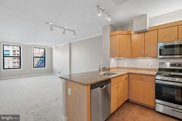 $2,600 | 631 D Street Northwest, Unit 1037, Washington, DC 20004