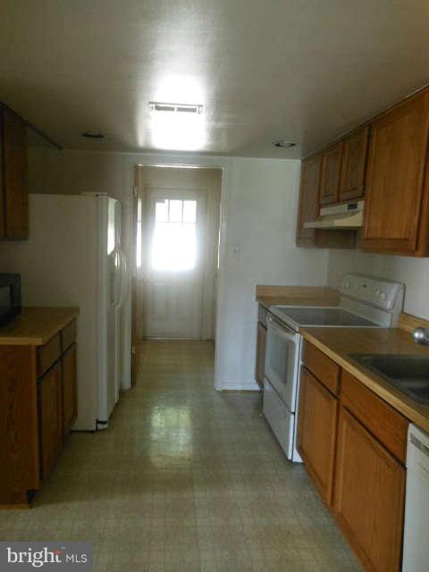 105 Freemans Ford Road Remington, VA 22734 - Photo 3 of 10 Kitchen